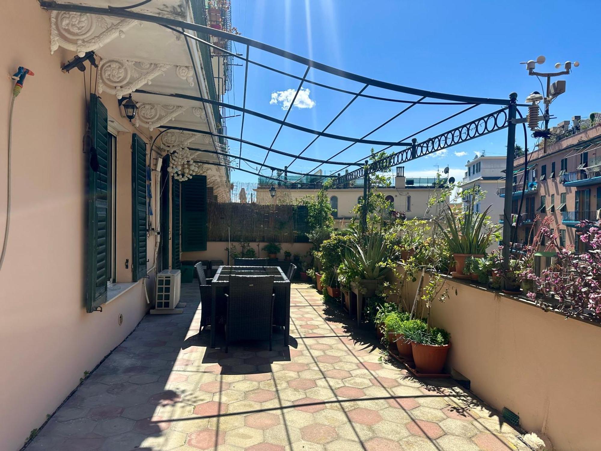 شقة Sole, Terrazza, Centro Citta E Wi-Fi Veloce! جنوة المظهر الخارجي الصورة